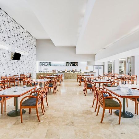 Fiesta Inn Torreon Galerias Экстерьер фото